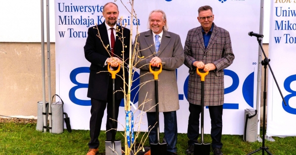 więcej: Miłorząb japoński upamiętnił Rok Jubileuszy